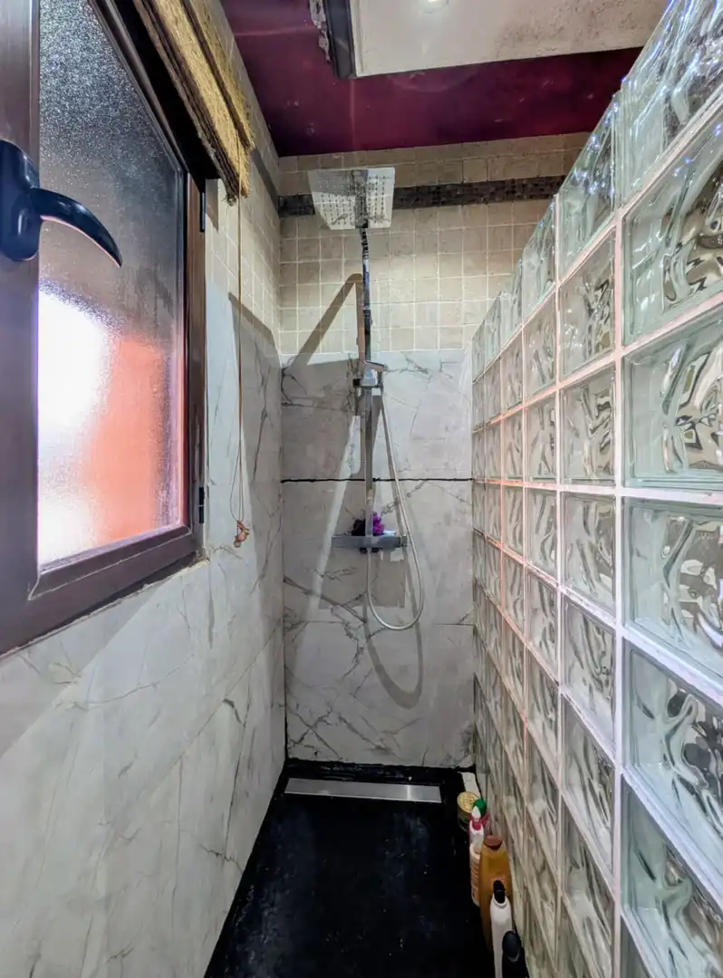 Bany de Casa o xalet en venda en Loja amb Calefacció i Jardí privat