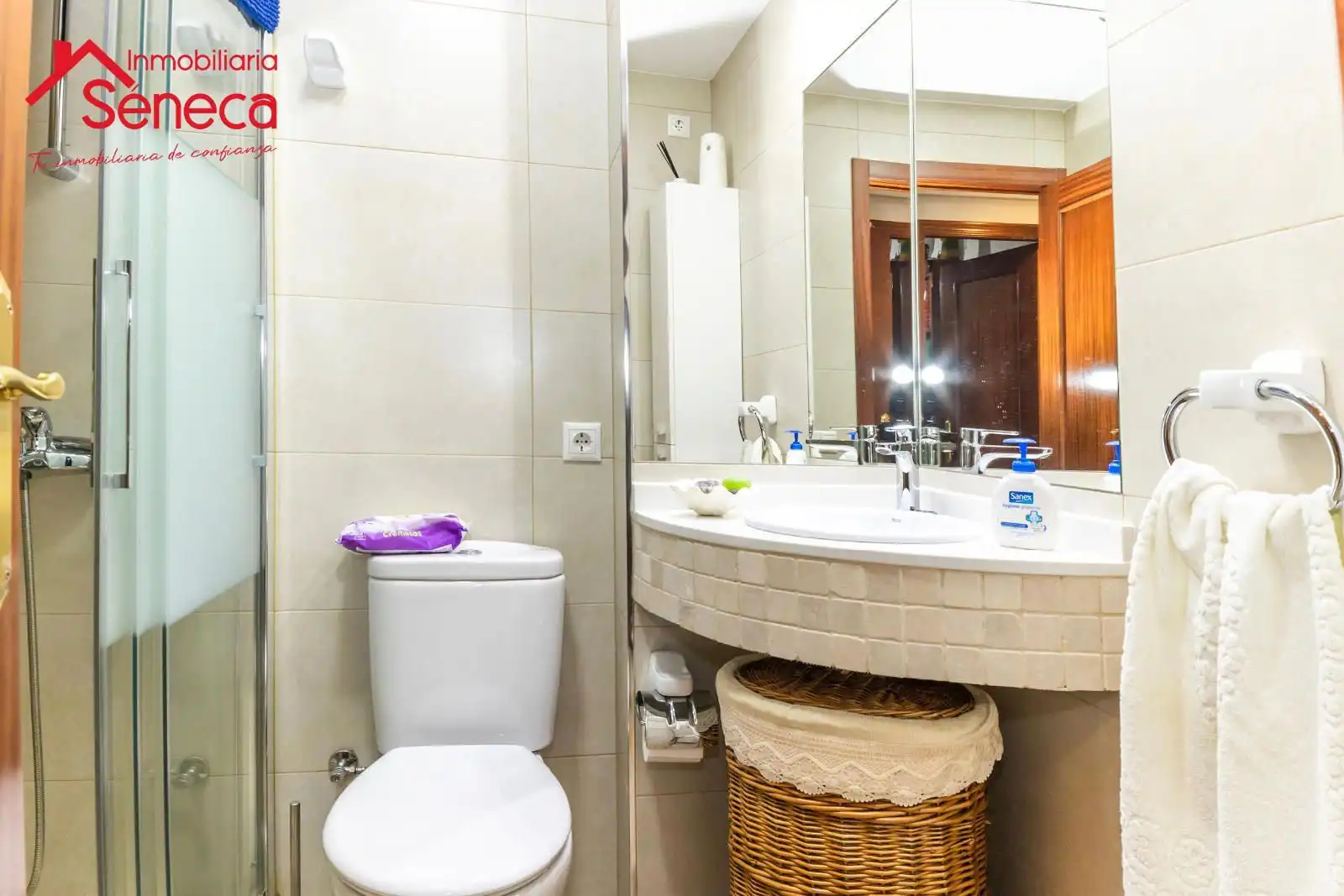 Bathroom of Flat for sale in Córdoba  with Air Conditioner, Heating and Terrace