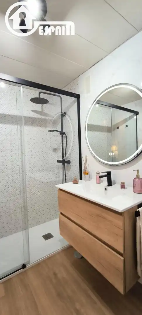 Bathroom of Flat for sale in Madrid  with Air Conditioner, Heating and Private garden