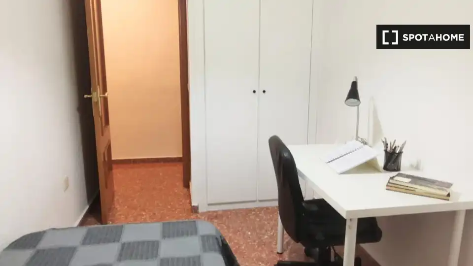 Habitación de Piso de alquiler en Burjassot con Aire acondicionado, Calefacción y Amueblado