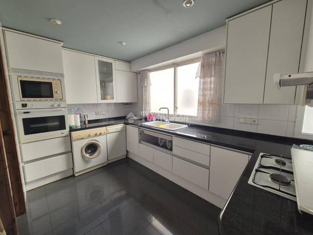 Piso en Alquiler en Calle ENGUERA en Barrio de Patraix