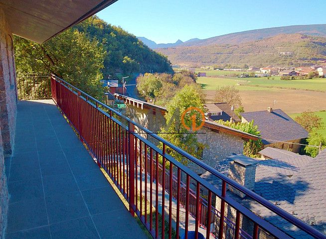 Single-family semi-detached for sale in Montferrer i Castellbò