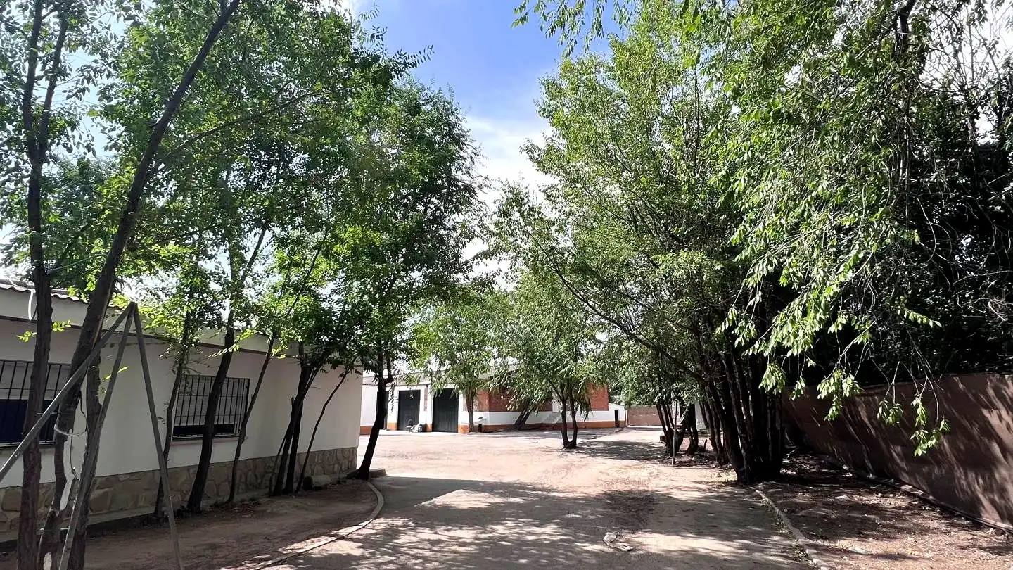 Vista exterior de Nave industrial de alquiler en Guadalajara