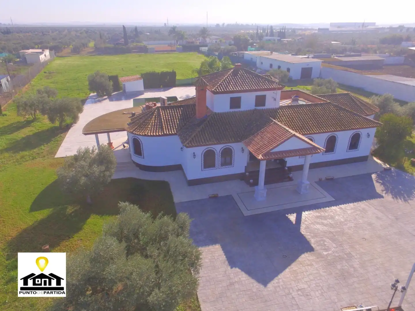 Außenansicht von Country house zum Verkauf in Utrera mit Klimaanlage, Heizung und Privatgarten