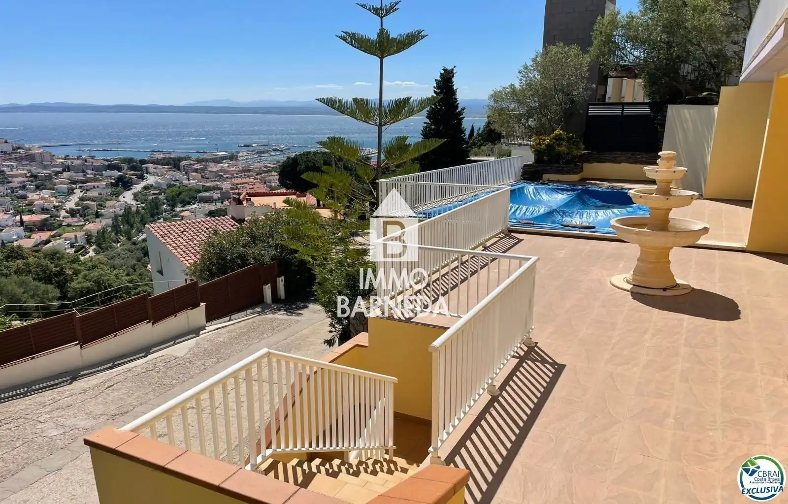 Vista exterior de Casa o xalet en venda en Roses amb Calefacció, Jardí privat i Terrassa