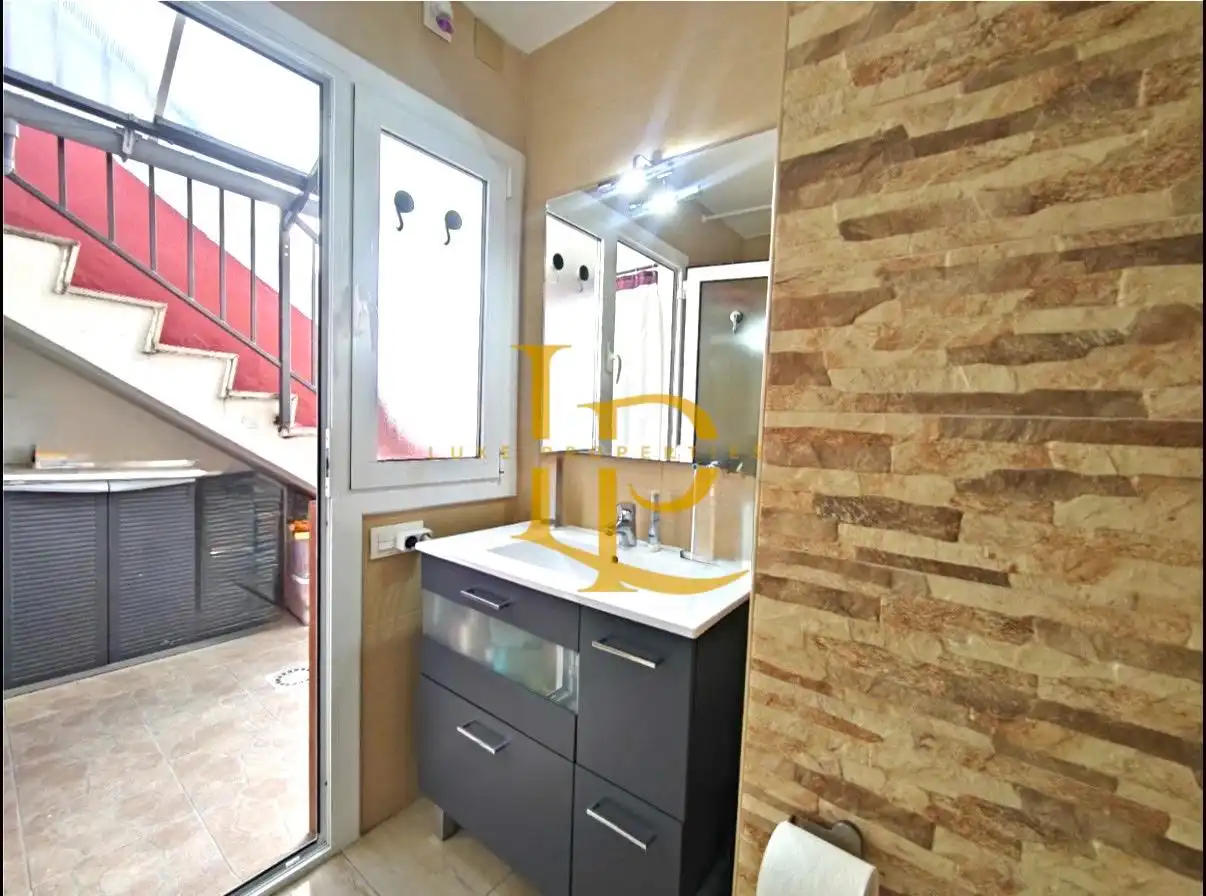 Bany de Casa o xalet en venda en Sabadell amb Aire condicionat, Parquet i Terrassa