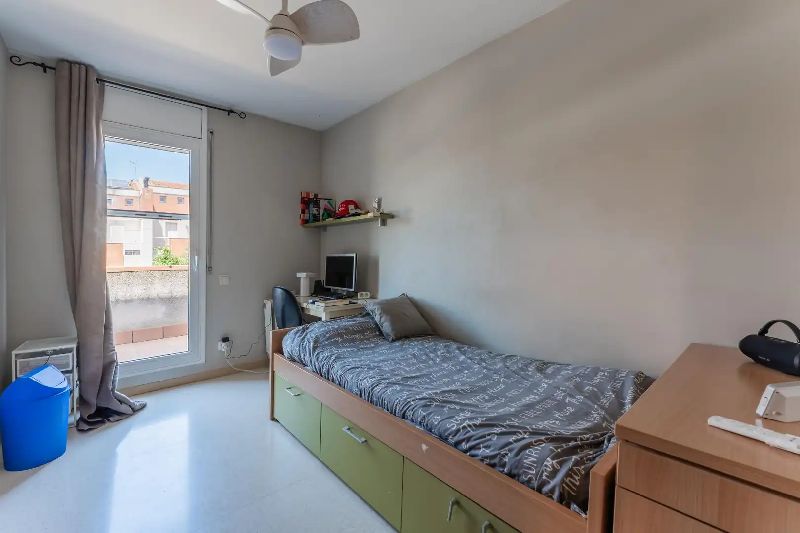 Dormitori de Casa adosada en venda en Parets del Vallès amb Calefacció, Jardí privat i Parquet