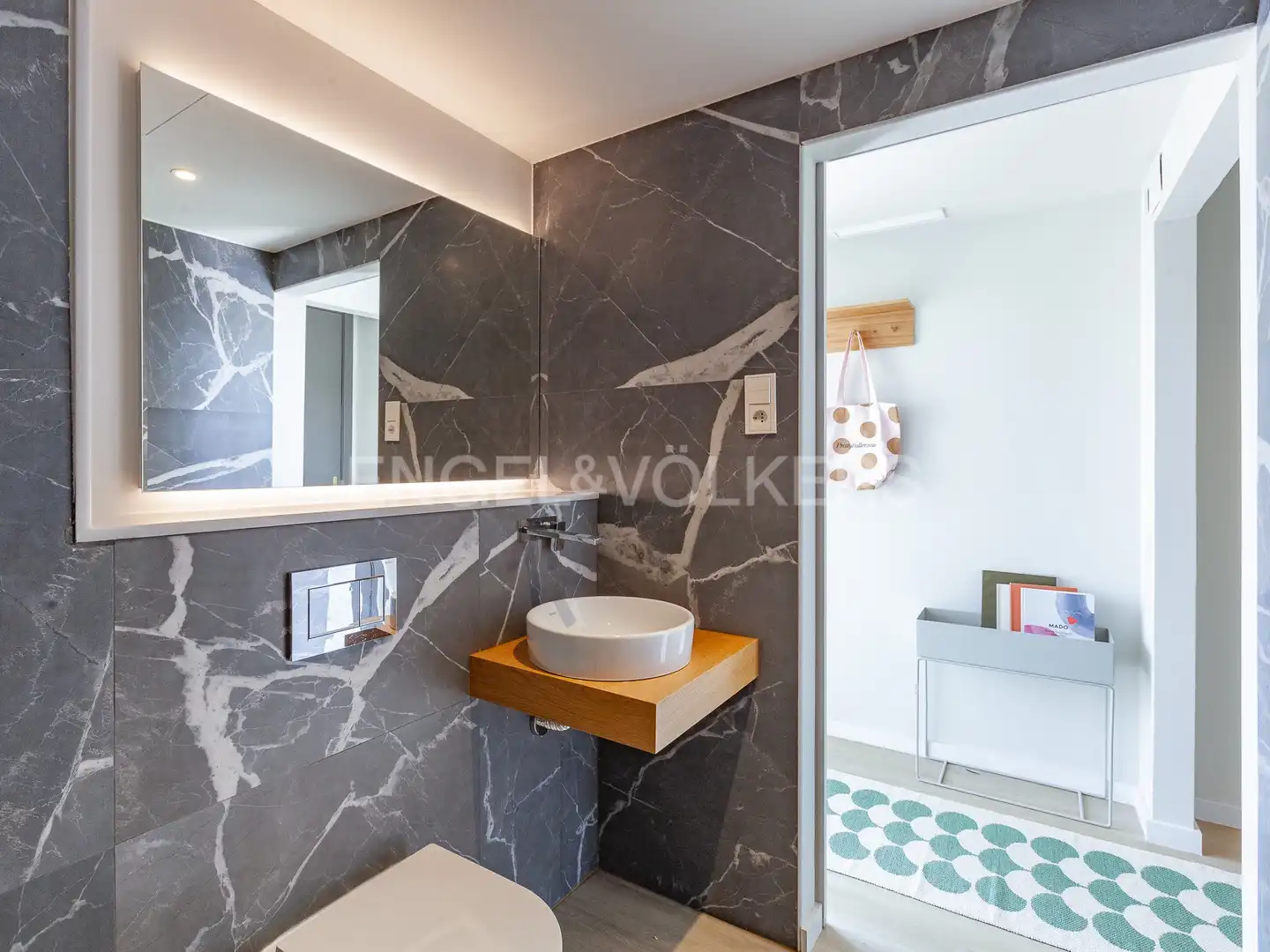 Bathroom of Attic for sale in Barcelona  with Air Conditioner, Heating and Parquet flooring
