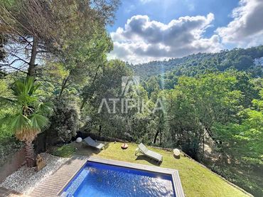 Casa amb piscina en venda a Les Planes