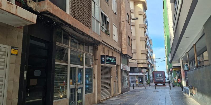 Vista exterior de Local en venta en Las Palmas de Gran Canaria con Alarma