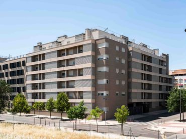 Pis amb balcó en venda a Cefeo 16