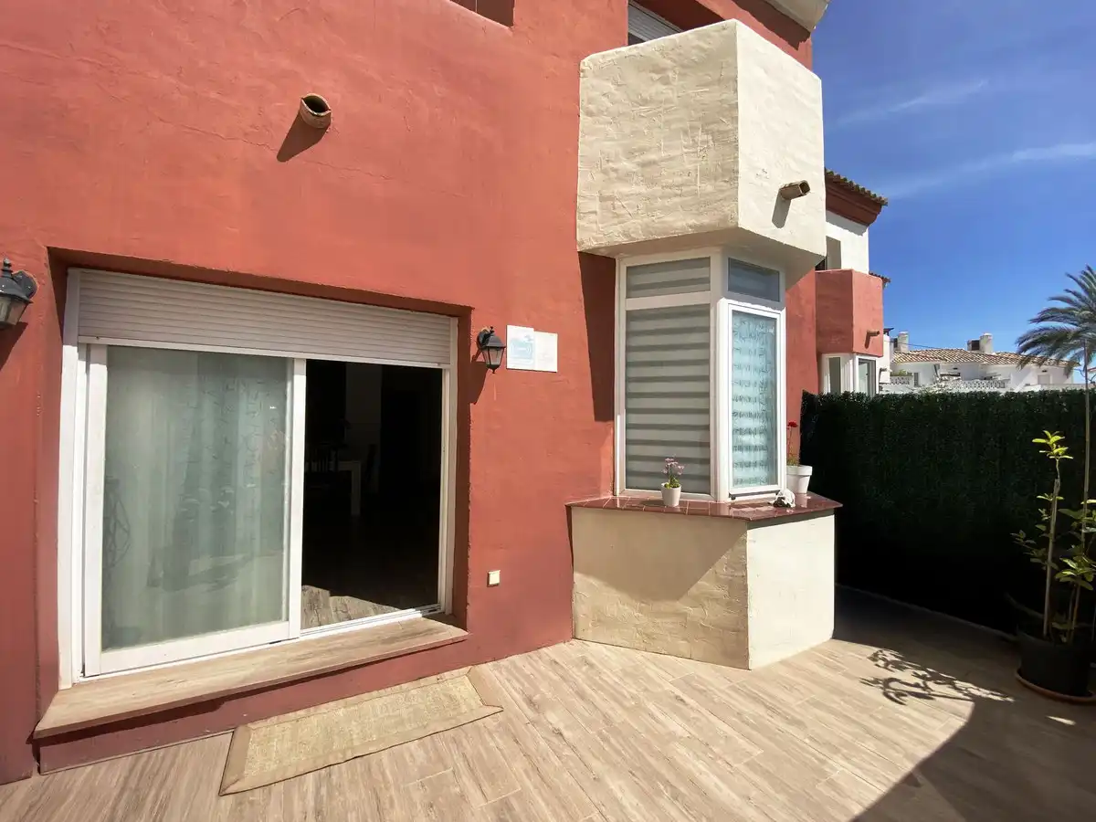 Jardín de Casa adosada en venta en Estepona con Aire acondicionado, Terraza y Trastero