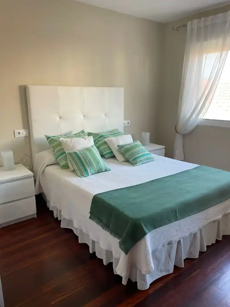 Bedroom of Houses for rent in Vilagarcía de Arousa  with Parquet flooring, Furnished and Oven