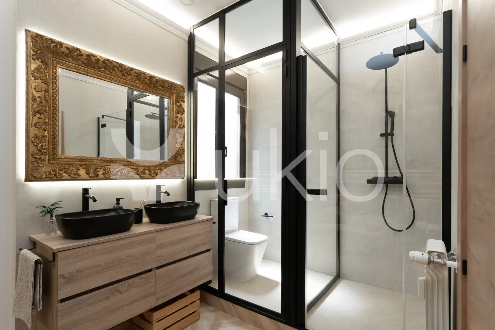 Bany de Apartament de lloguer en Madrid amb Aire condicionat, Calefacció i Moblat