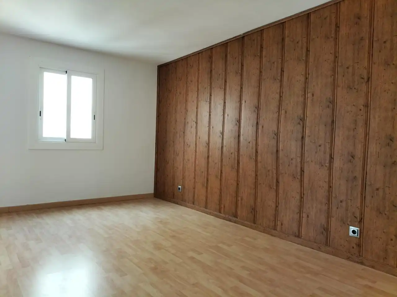 Habitación de Oficina de alquiler en Vilanova i la Geltrú con Aire acondicionado