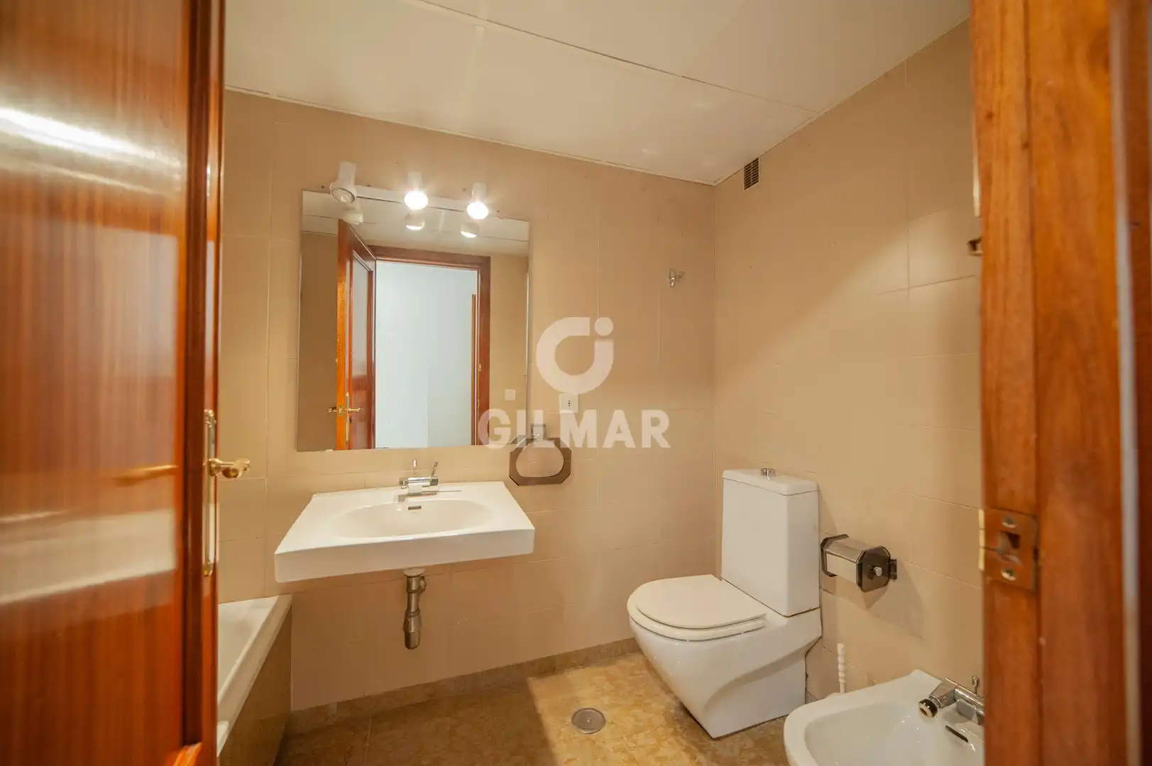 Baño de Piso de alquiler en Sevilla con Calefacción y Balcón
