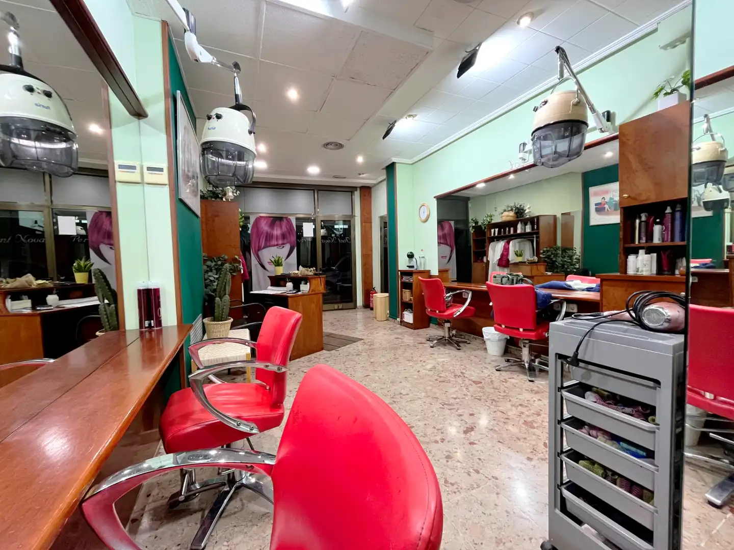 Locale commerciale in vendita a Carrer de la Salut, imagen 4