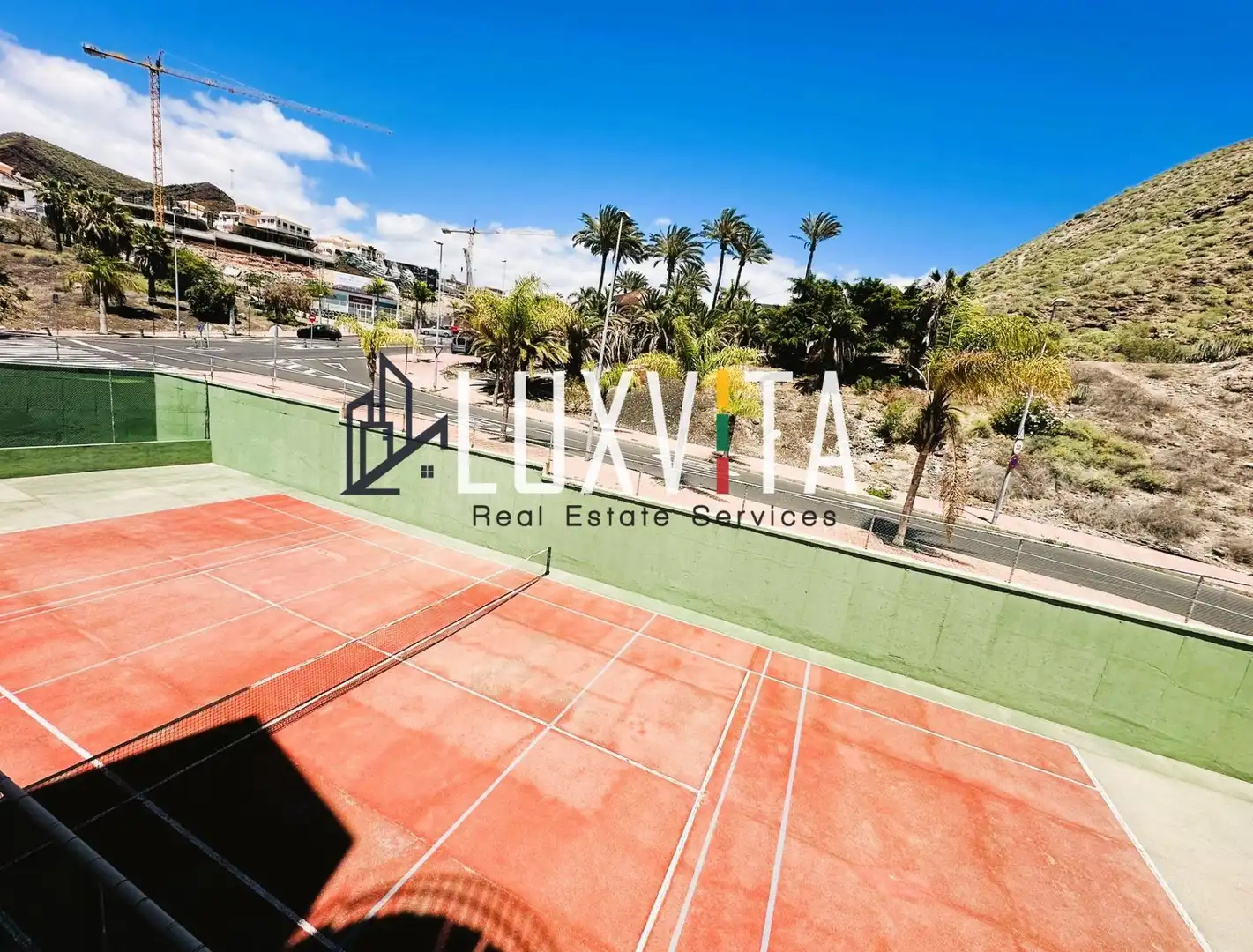 Vista exterior de Apartament en venda en Arona amb Jardí privat, Terrassa i Moblat