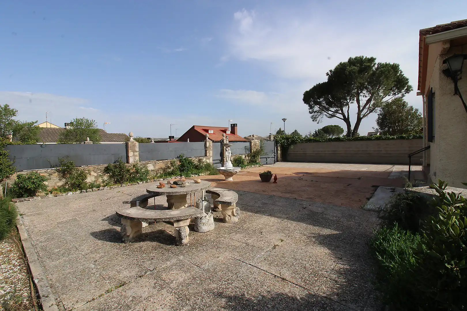 Detached house with garden for sale in Calle Bolivia, imagen 2