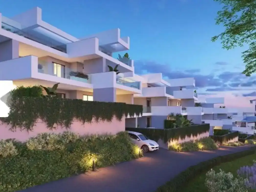 Vista exterior de Pis en venda en Manilva amb Aire condicionat, Terrassa i Piscina