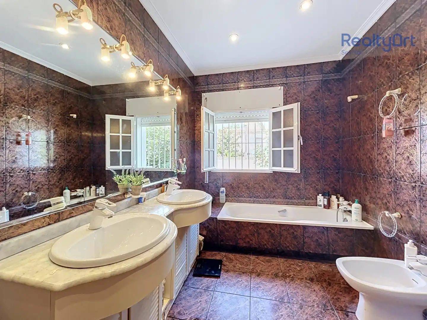 Bathroom of Houses for sale in Alcalá de Guadaira  with Air Conditioner, Heating and Private garden