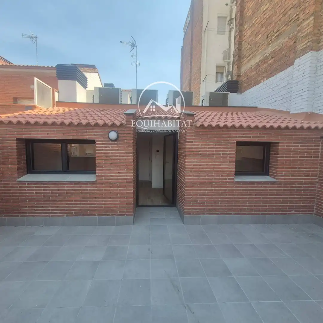 Vista exterior de Ático de alquiler en Lleida con Aire acondicionado y Terraza