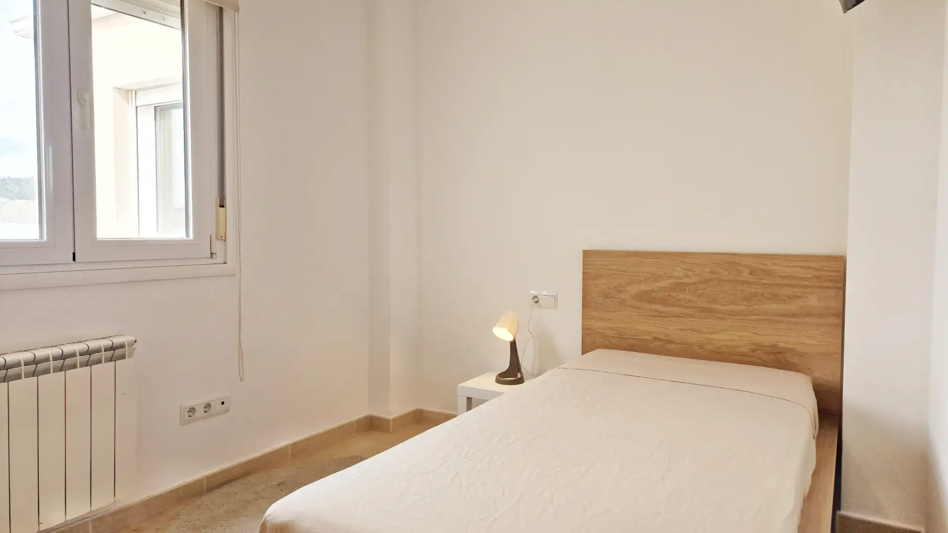 Dormitori de Dúplex en venda en Andorra (Teruel) amb Calefacció, Terrassa i Moblat