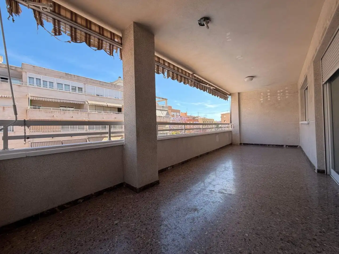 Terrasse von Wohnung zum Verkauf in Alicante / Alacant mit Terrasse, Balkon und Gemeinschaftspool