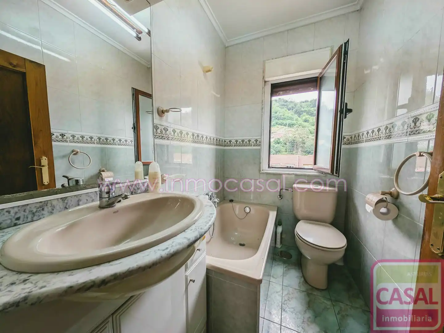 Badezimmer von Haus oder Chalet zum Verkauf in Mieres (Asturias) mit Heizung, Terrasse und Abstellraum