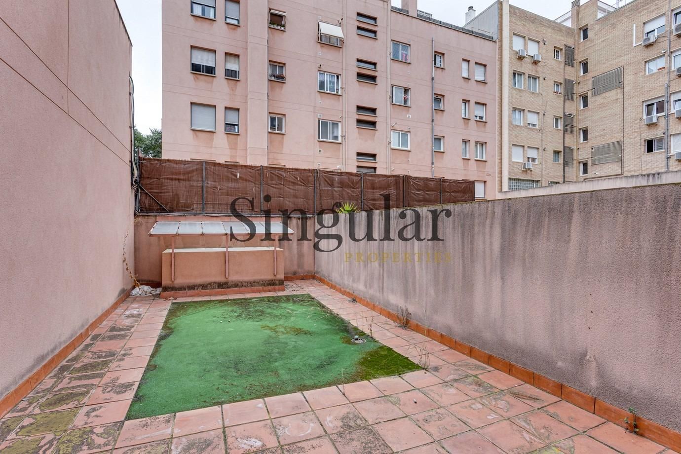 Dormitori de Local en venda en Esplugues de Llobregat amb Terrassa