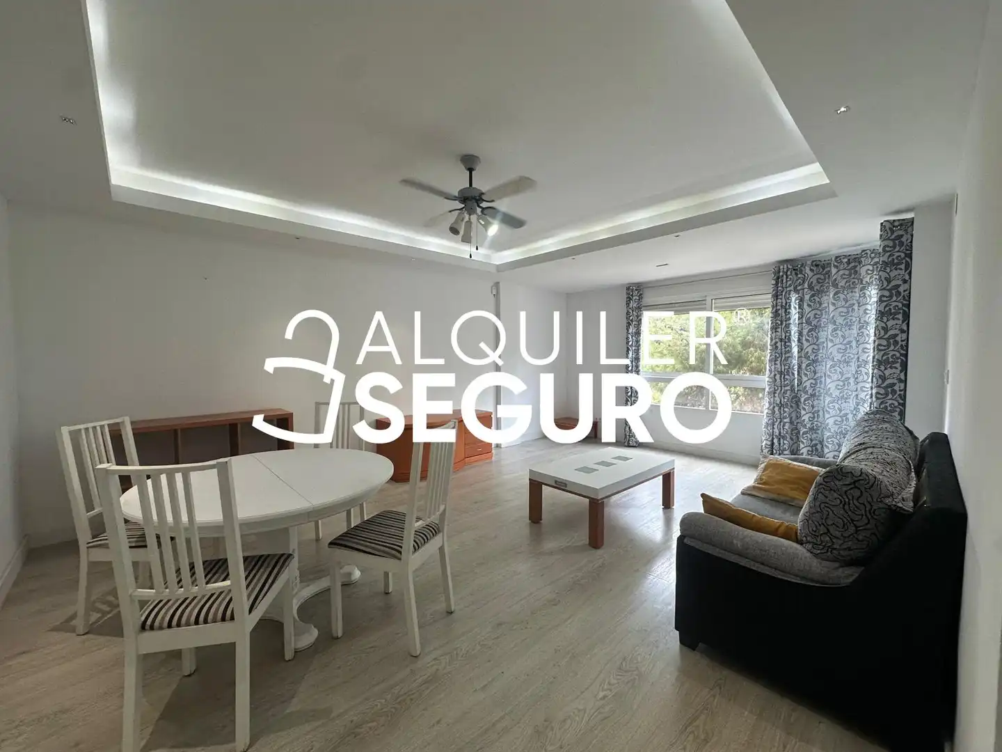 Living room of Flat for rent in Torrent  with Air Conditioner, Terrace and Furnished