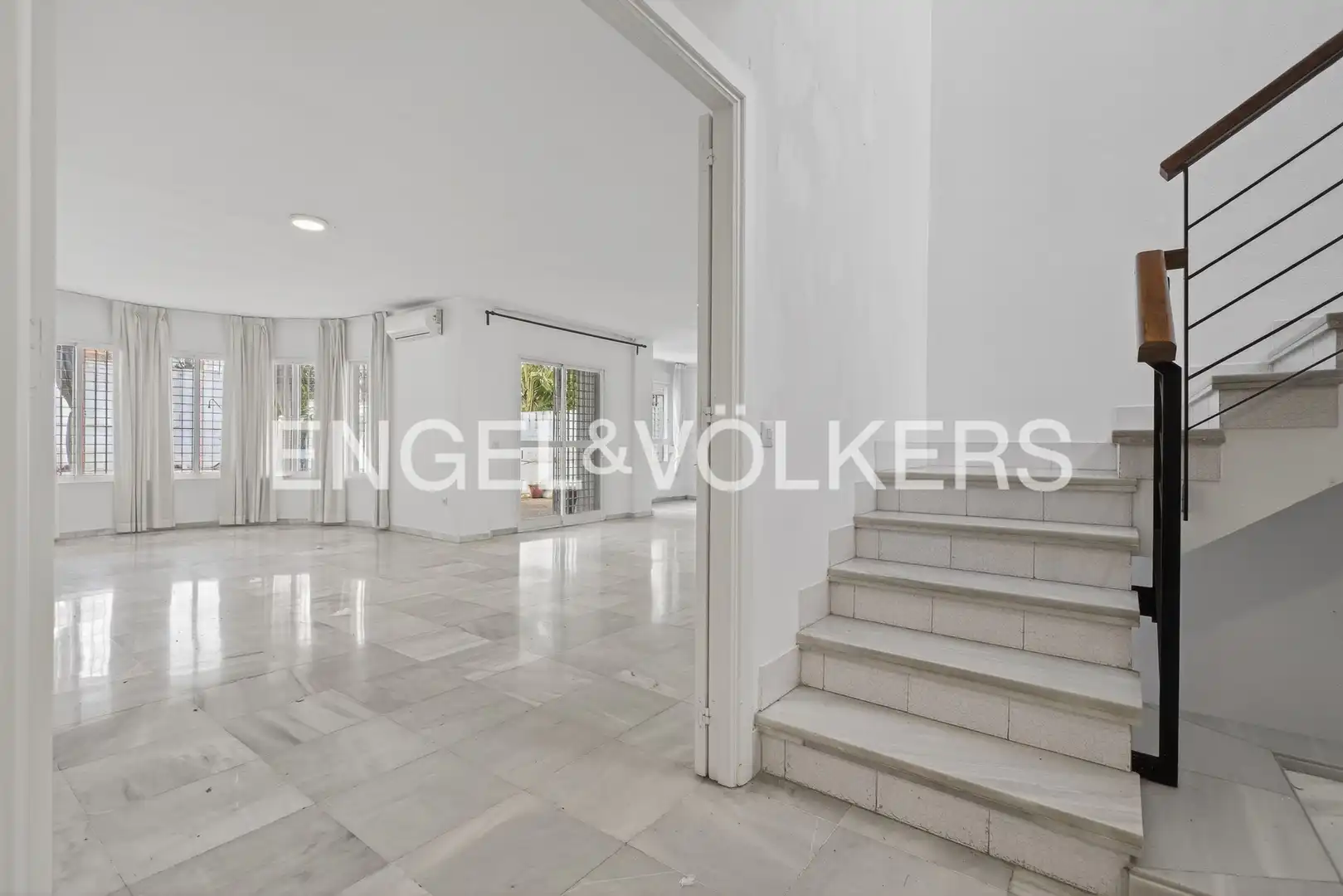 Houses for sale in Tomares  with Air Conditioner, Heating and Private garden