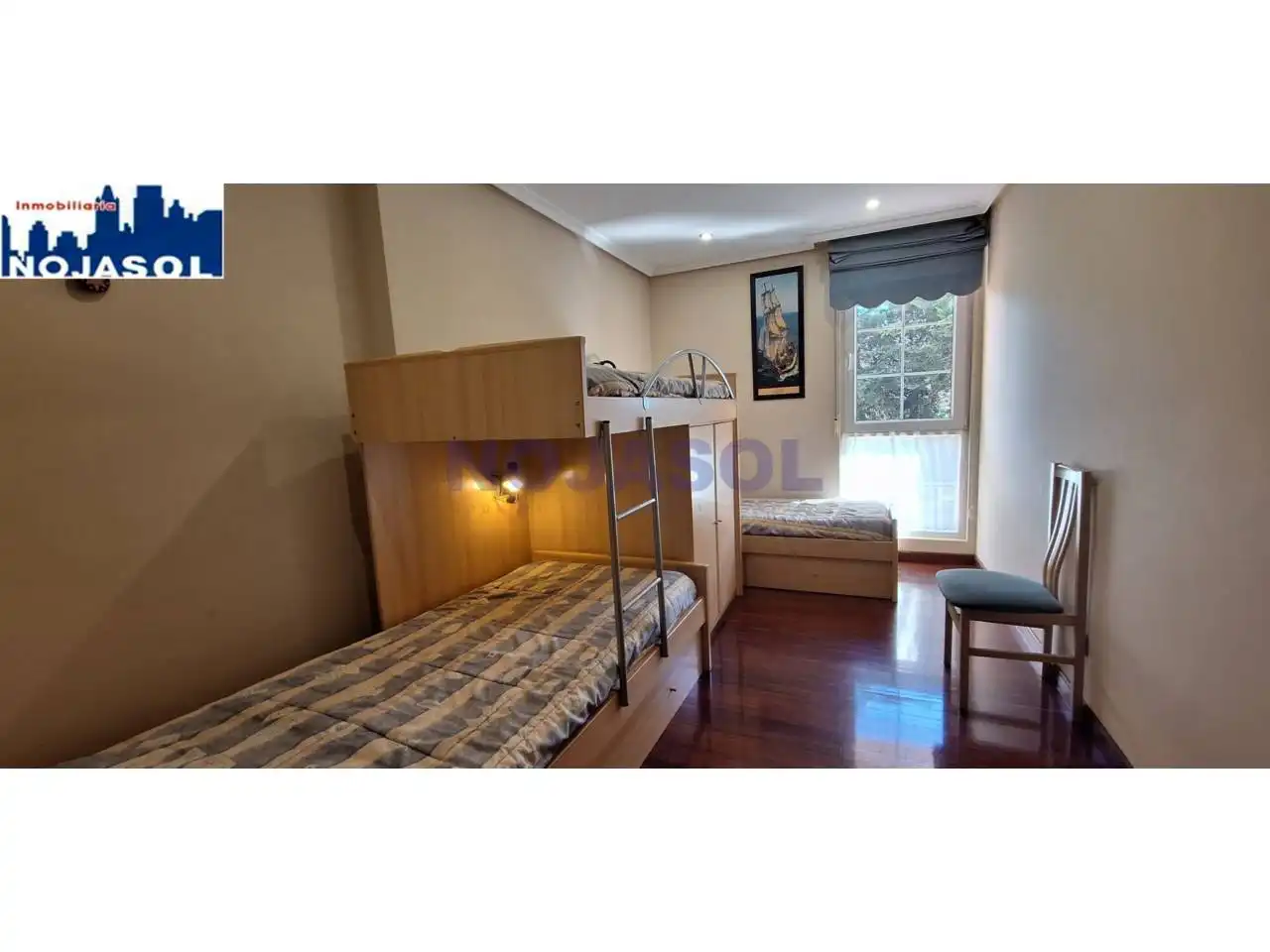 Dormitori de Apartament de lloguer en Noja amb Calefacció, Terrassa i Moblat