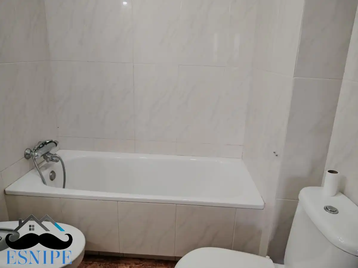 Badezimmer von Wohnung zum Verkauf in Archena mit Klimaanlage und Balkon