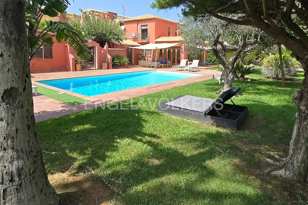 Haus mit Pool zum Verkauf in Las Marinas / Les Marines