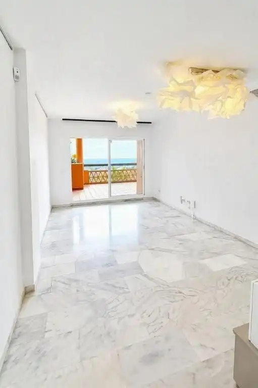 Apartment with pool for sale in La Reserva, imagen 2