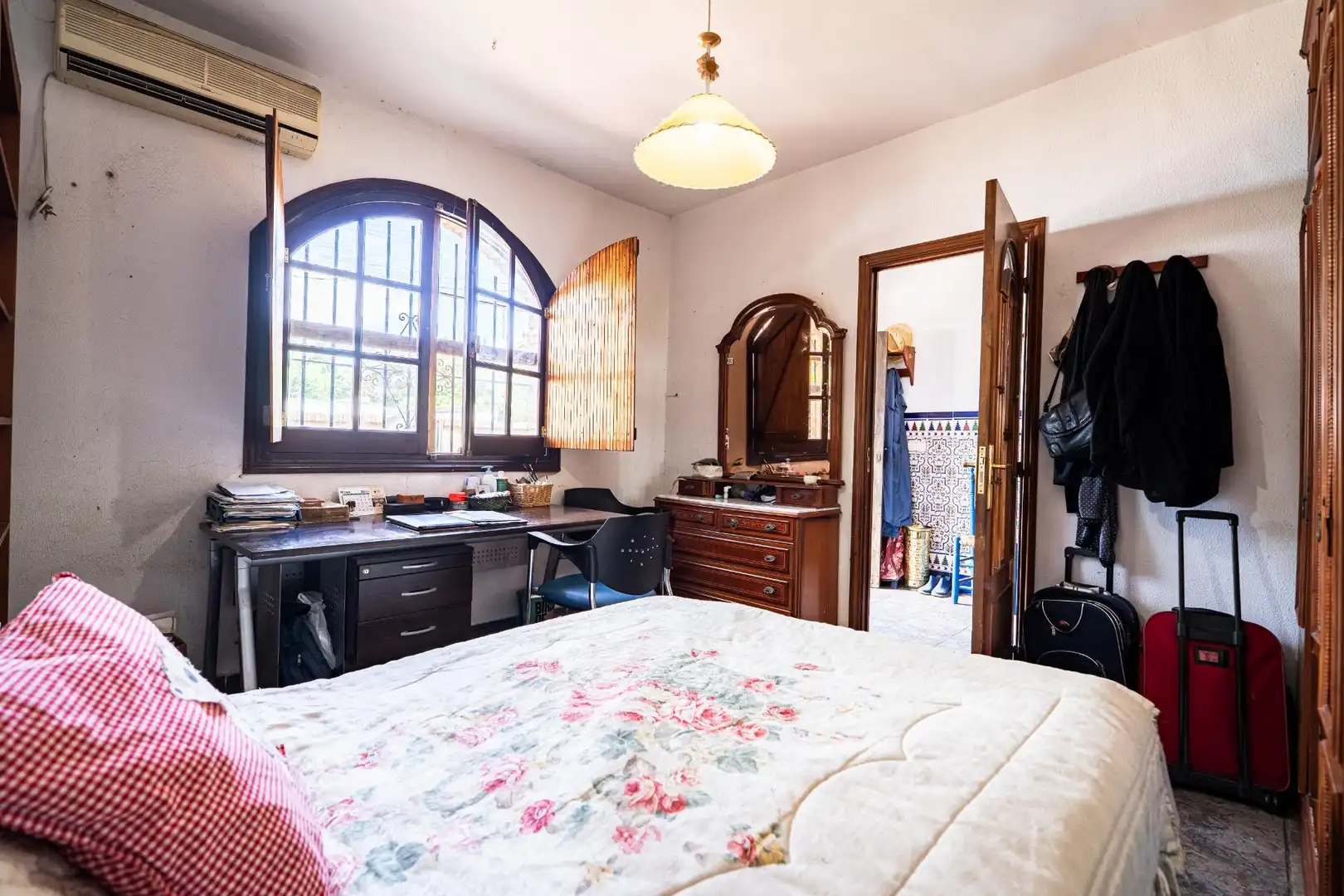 Dormitori de Casa o xalet en venda en Tomares amb Jardí privat, Terrassa i Traster