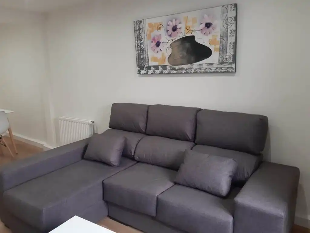 Sala de estar de Apartamento en venta en Burgos con Calefacción y Amueblado