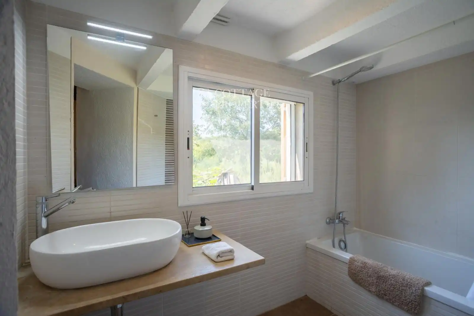 Baño de Finca rústica en venta en Vilademuls con Aire acondicionado, Calefacción y Piscina
