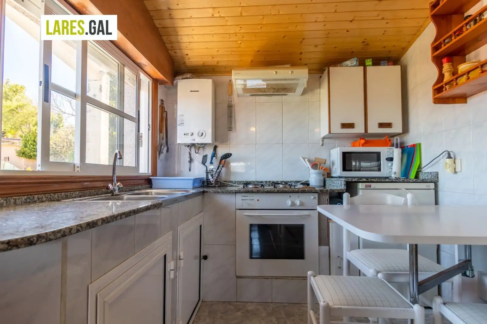 Kitchen of Flat for sale in Cangas   with Private garden, Terrace and Furnished