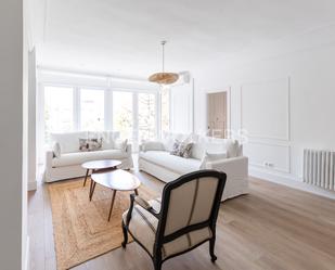 Sala d'estar de Apartament de lloguer en  Madrid Capital amb Aire condicionat, Calefacció i Terrassa