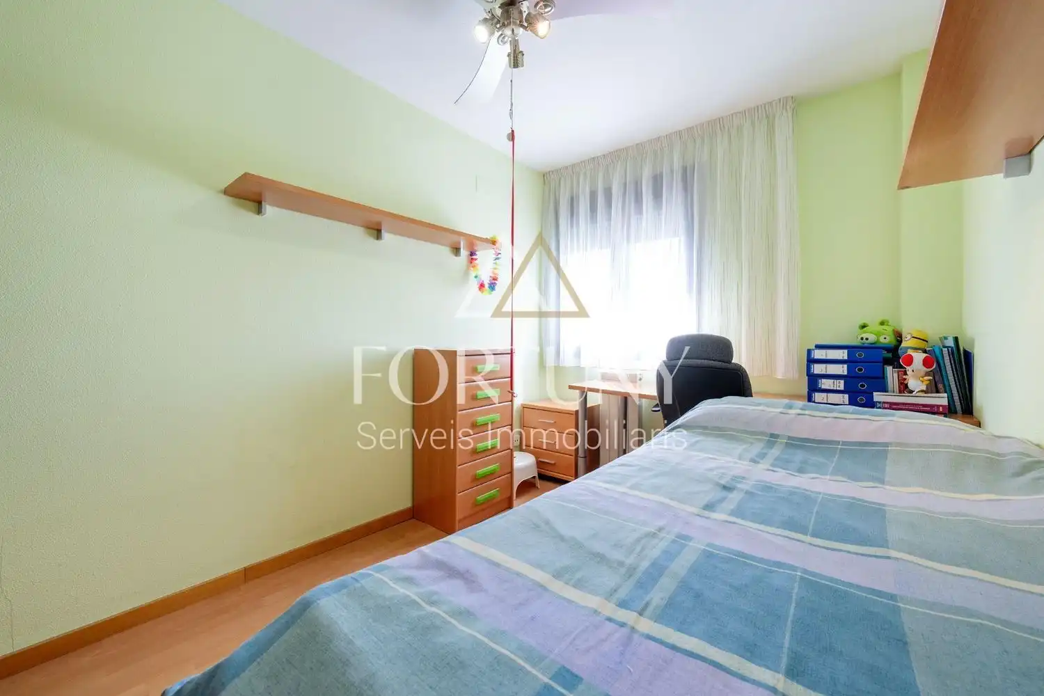 Schlafzimmer von Dachboden zum Verkauf in Reus mit Klimaanlage, Schwimmbad und Balkon