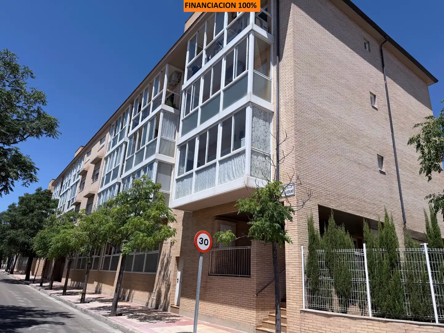 Außenansicht von Wohnung zum Verkauf in Zaragoza mit Klimaanlage, Heizung und Terrasse