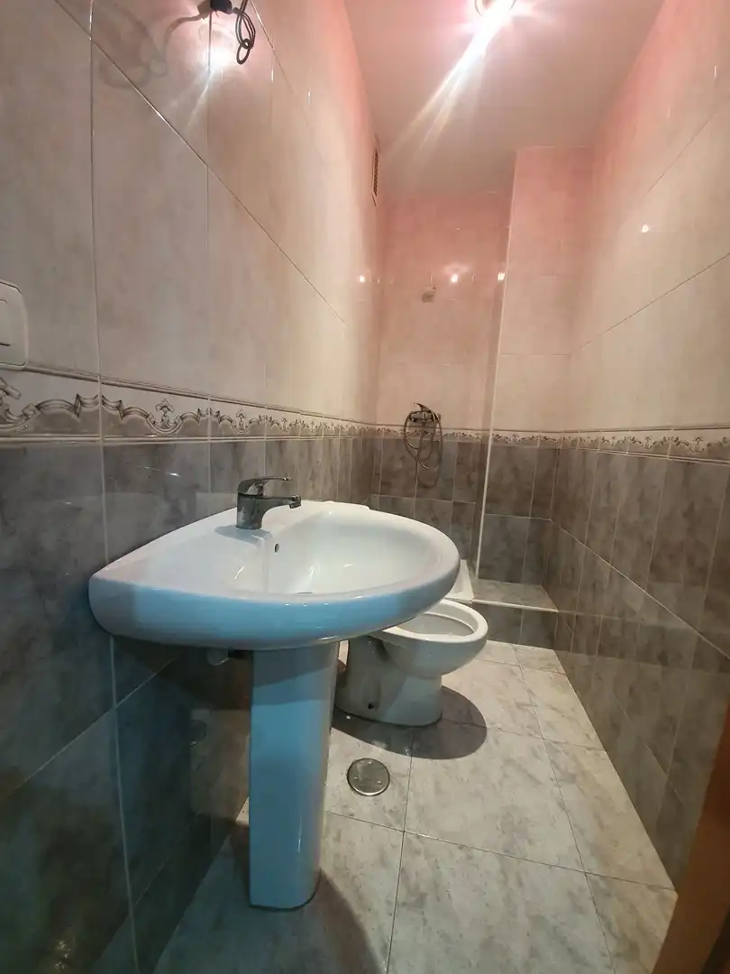 Badezimmer von Wohnung zum Verkauf in Guadix mit Terrasse, Möbliert und Balkon
