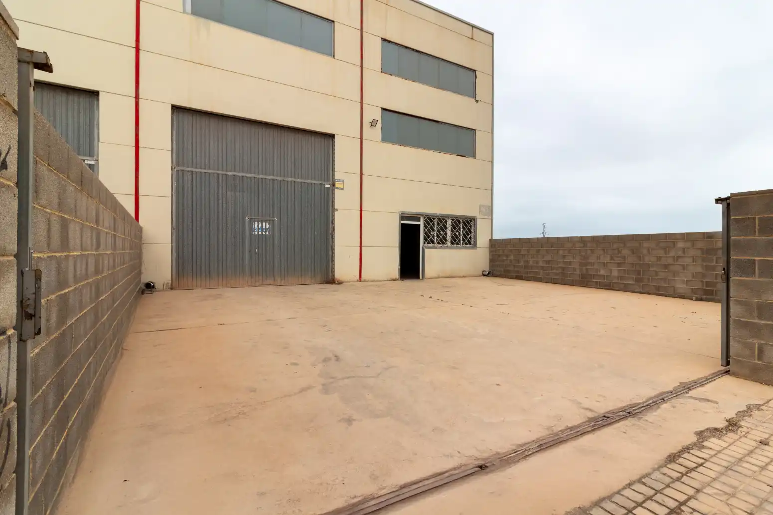 Vista exterior de Nau industrial de lloguer en Canet d'En Berenguer