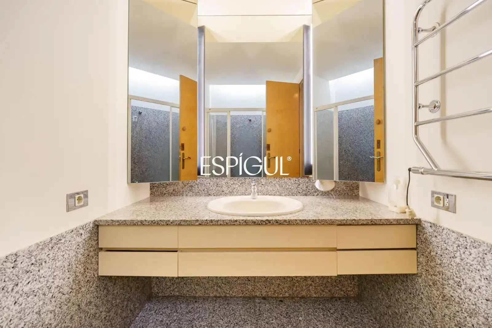 Flat with balcony for sale in Corsega, imagen 31