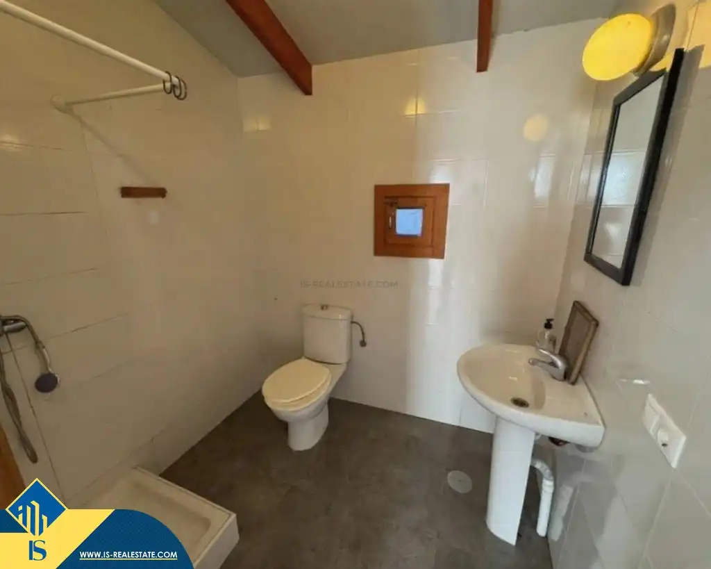 Bany de Casa o xalet en venda en Alicante / Alacant amb Terrassa, Moblat i Piscina comunitària