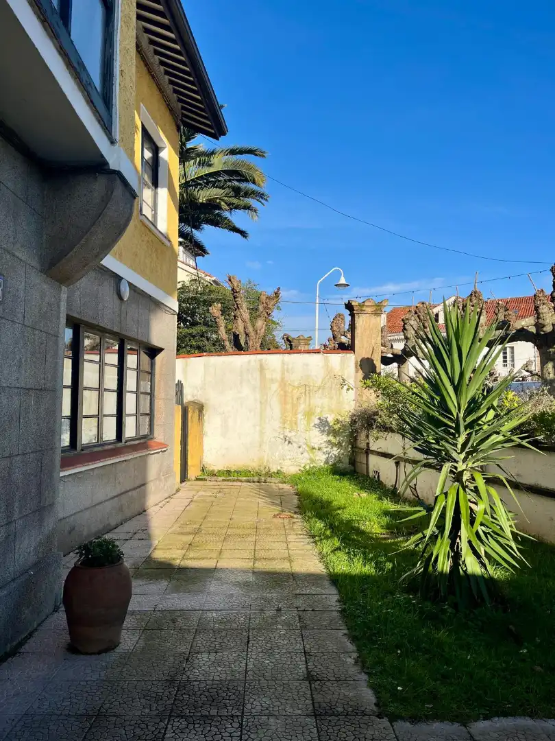 Vista exterior de Casa o xalet en venda en Castrillón amb Calefacció, Jardí privat i Terrassa