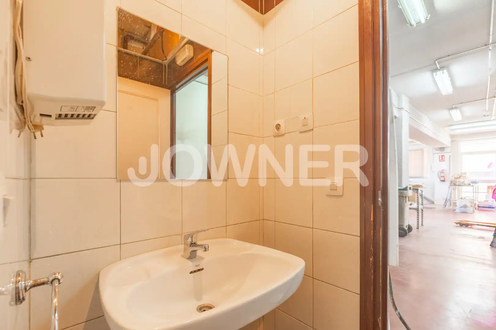 Badezimmer von Büro zur Miete in Madrid mit Klimaanlage und Alarm