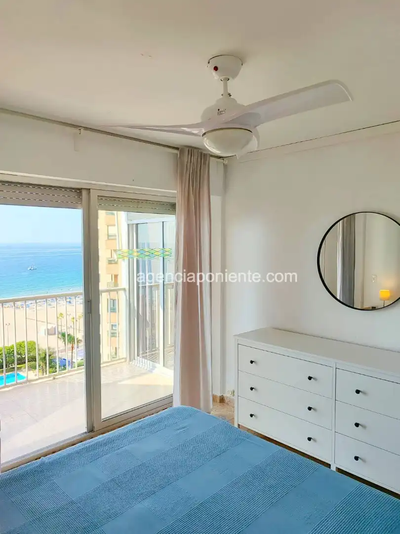 Dormitori de Apartament de lloguer en Benidorm amb Aire condicionat, Calefacció i Terrassa